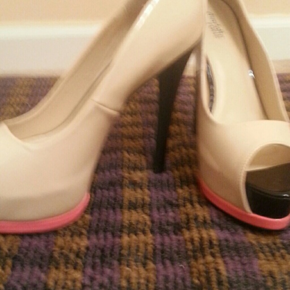 Cute heals - Picture 2 of 2