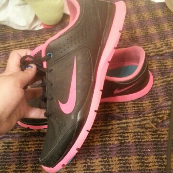Nike - Picture 2 of 4