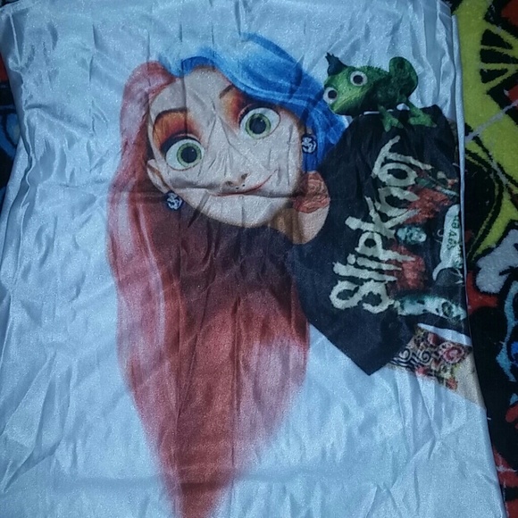 π SALEππ Tattooed Tangled tank top π - Picture 3 of 4