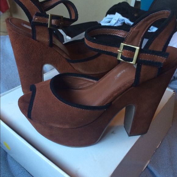 high heels - Picture 2 of 3