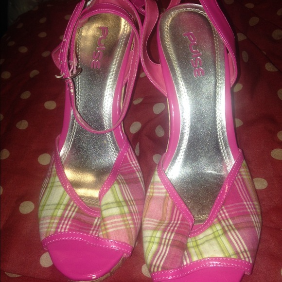 Heels - Picture 2 of 3