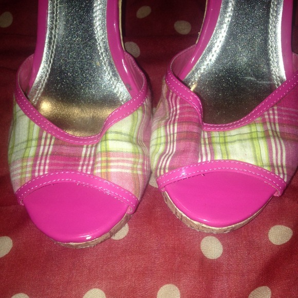 Heels - Picture 3 of 3