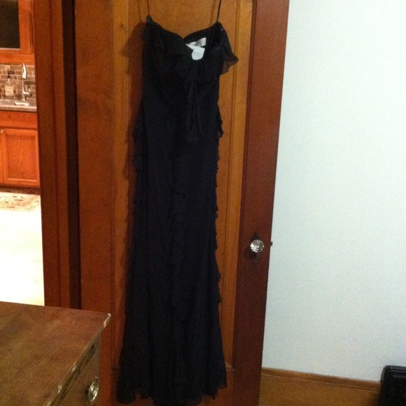 Black badgley mischka ruffle gown new size 10