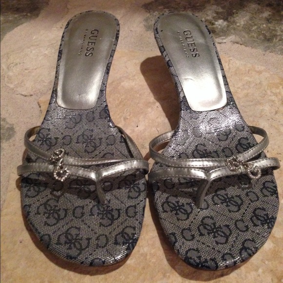 Guess kitten heels size 8.5 EUC silver