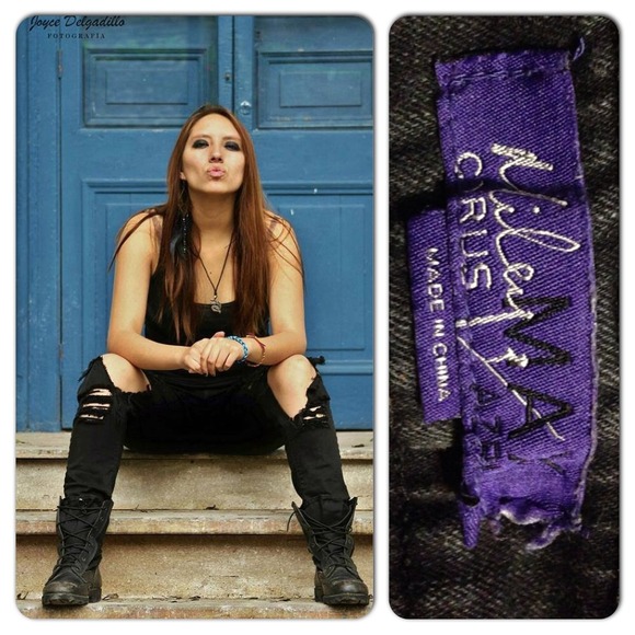 Maxazria Denim - Miley Cyrus Distressed Skinny Off Black Jeans 0.