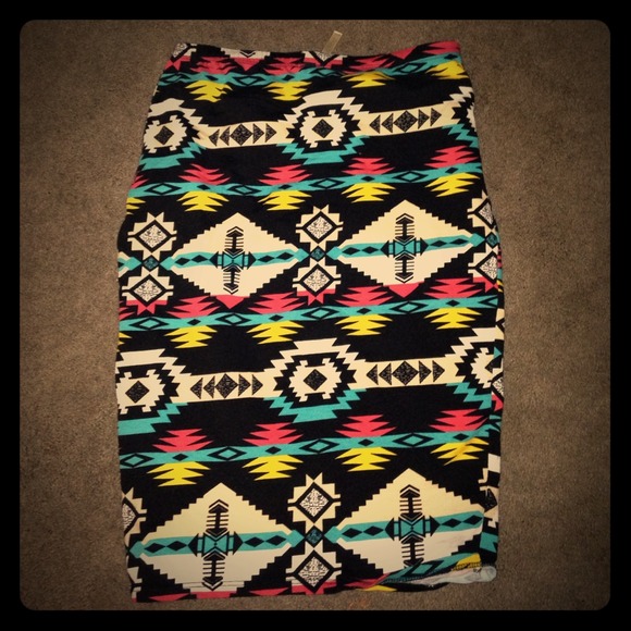 Fitted stretchy Aztec skirt