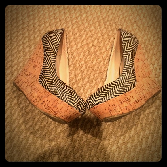 Super cute black and white chevron wedges.