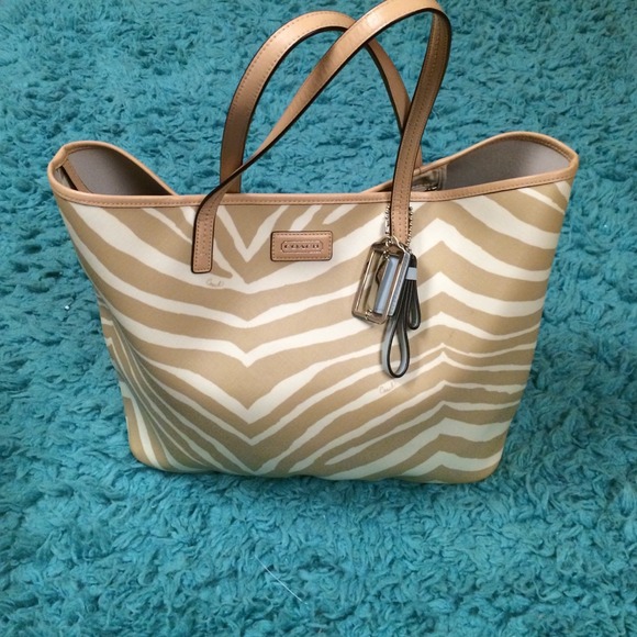 Extra Large Beige Zebra Coach Handbag!☀️