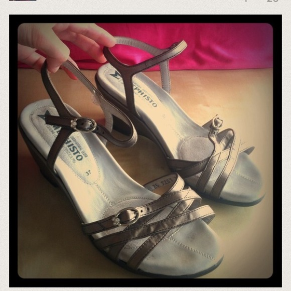 Mephisto sandals (re-Posh)