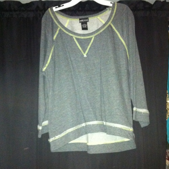 Grey sweatshirt 💚