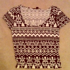 Black and white crop top with design