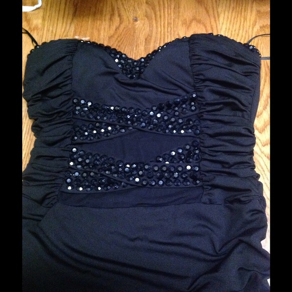 Dress - Picture 2 of 4