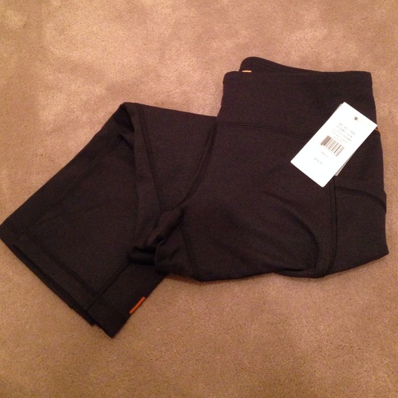 Lucy Pocket Capri Legging