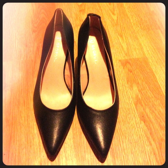 Black dress shoes