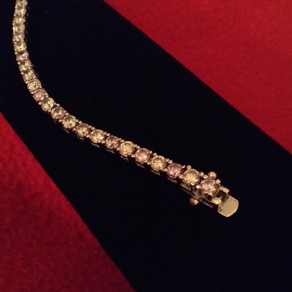 Jewelry - 👧🏻‼️SALE‼️Tennis Bracelet