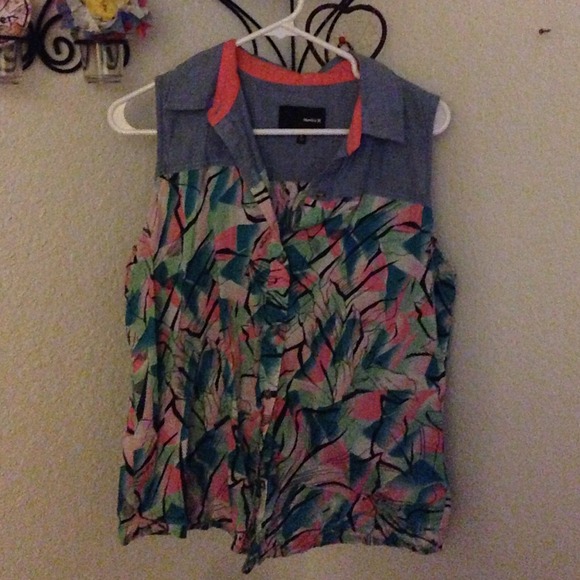 Sleeveless Button Up Top - Picture 1 of 3