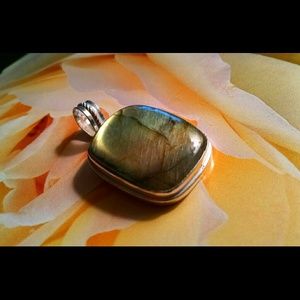 LABRADORITE PENDANT