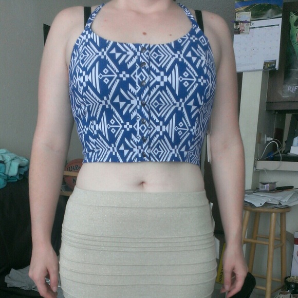 NWT Tribal Aztec Blue & White Button-Up Crop Top - Picture 2 of 4