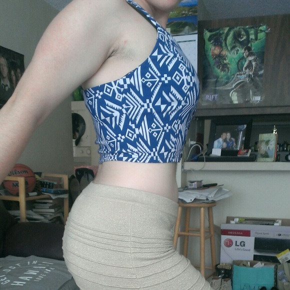 NWT Tribal Aztec Blue & White Button-Up Crop Top - Picture 3 of 4