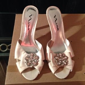 Pastel light pink dress shoe with rhinestones