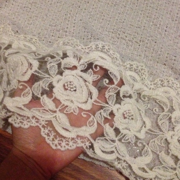 SOLD - Long sleeve lace bottom crop - Picture 2 of 2