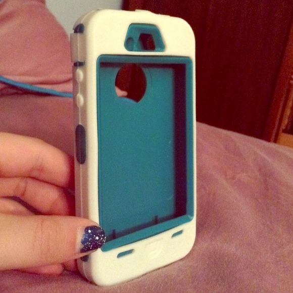Teal and white iPhone 4/4s case