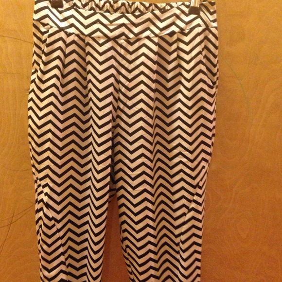 Black & white pattern - Picture 2 of 2