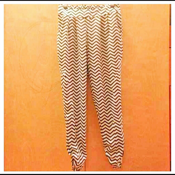 Black & white pattern - Picture 1 of 2