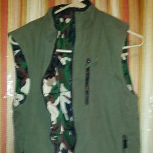 Reversable puffy vest