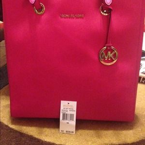 Michael Kors pink jet set tote