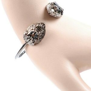 Silver lion bangle