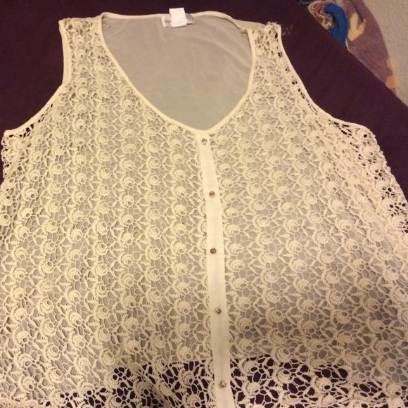 Nice lace blouse - Picture 2 of 2