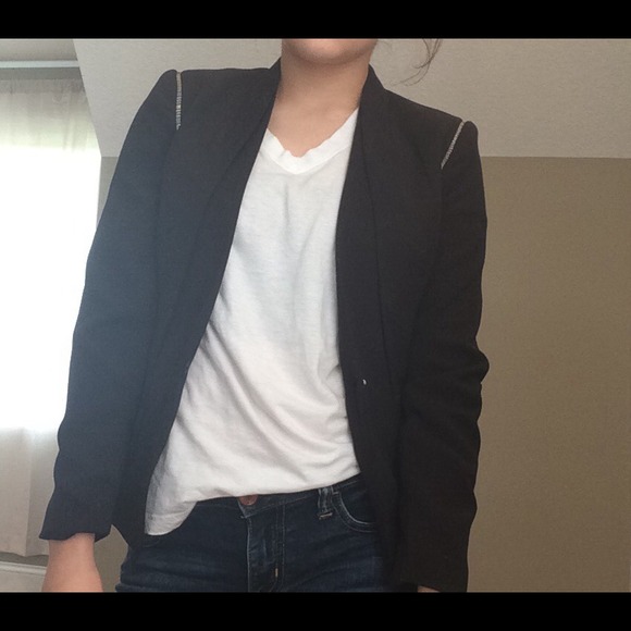 🔲Black and silver blazer🔳