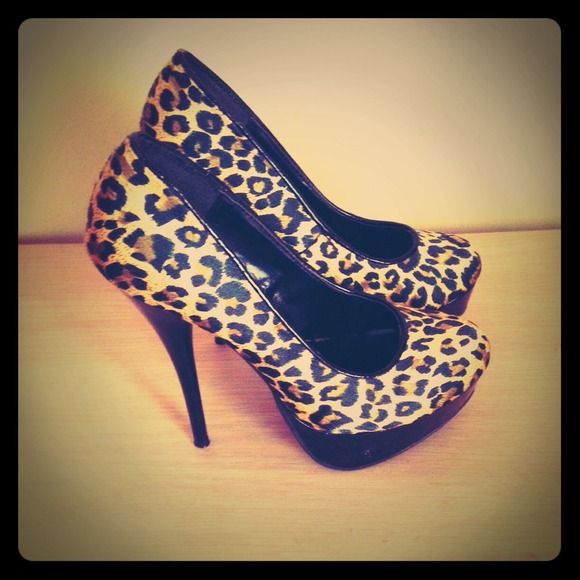 Leopard Print Patent leather heels