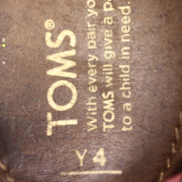 Toms - Picture 2 of 4