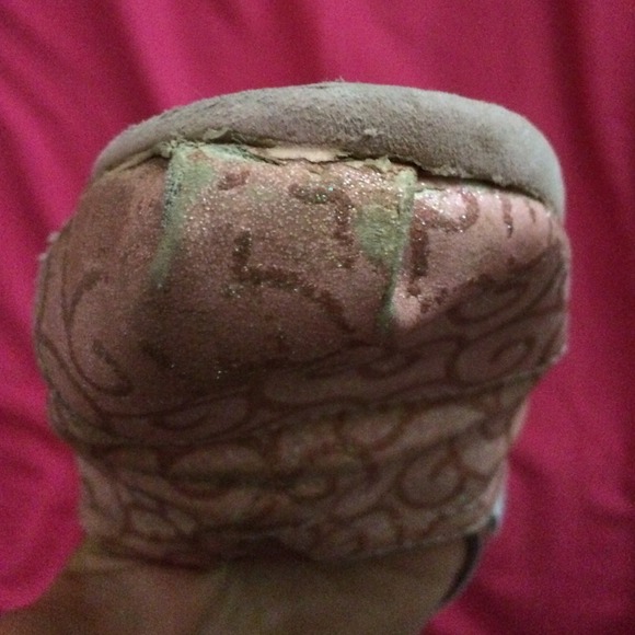 Toms - Picture 3 of 4