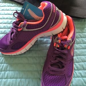 Brand new never use size 7. Totally new