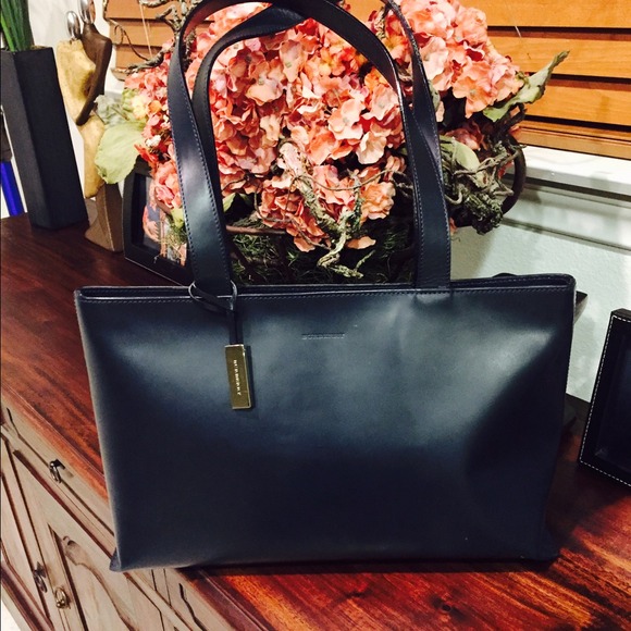 Burberry Handbags - 🔴TRADED🔴Authentic Burberry  Purse & Tory Wallet