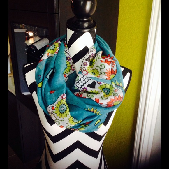 SOLD OUT!! 💀 Day of the Dead Infinity Scarf 💀 - Picture 2 of 2
