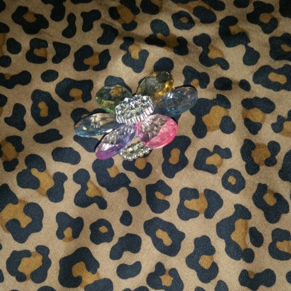 Multi colored flower ring - Picture 2 of 3