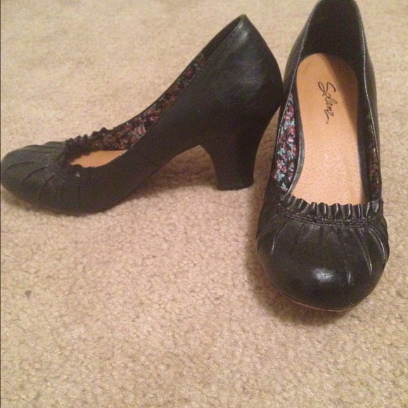 Small Heel Black Pumps
