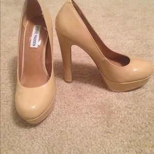 ❗️️️REDUCED ❗️Tan Steve Madden Heels