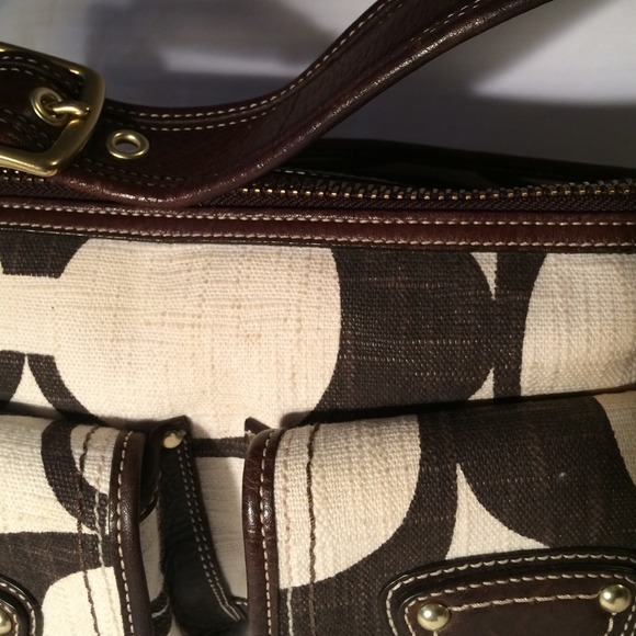 COACH SIGNATURE LEGACY SHOULDER BAG - Picture 2 of 4