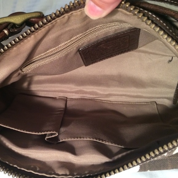 COACH SIGNATURE LEGACY SHOULDER BAG - Picture 3 of 4