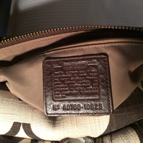 COACH SIGNATURE LEGACY SHOULDER BAG - Picture 4 of 4