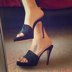 Vera wang black platform pumps