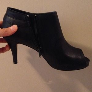 Madden girl peep toe booties!