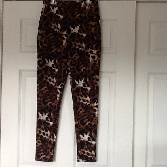 Xhilaration cheetah print pant. NWT.