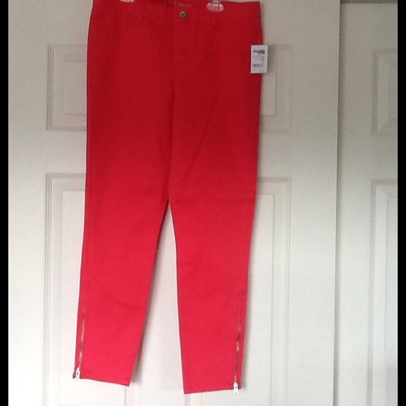 Charlotte Russe coral ankle jean. NWT.