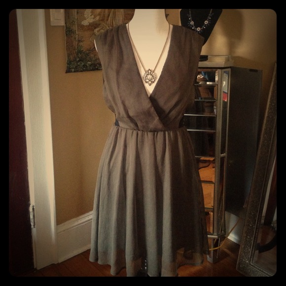 H&M Dresses & Skirts - Gorgeous olive dress